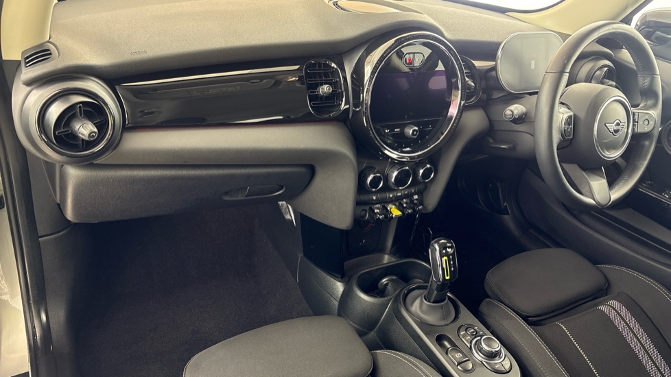MINI HATCHBACK Image 10