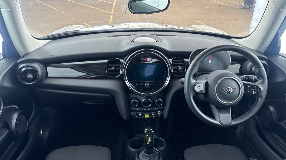 MINI HATCHBACK Image 11