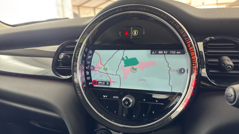 MINI HATCHBACK Image 12