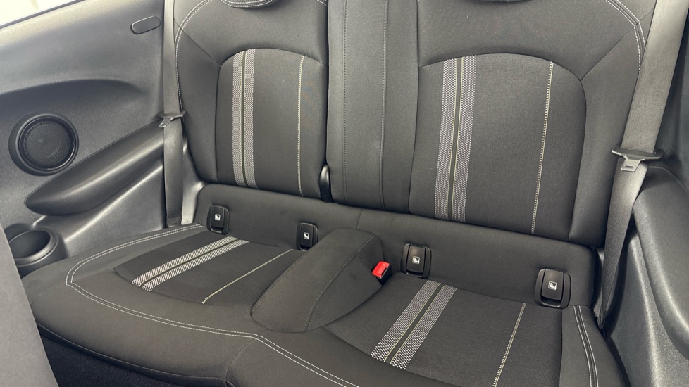 MINI HATCHBACK Image 14