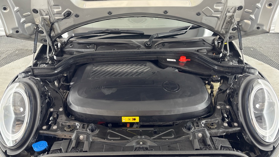 MINI HATCHBACK Image 16