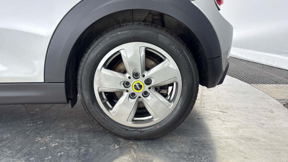 MINI HATCHBACK Image 18