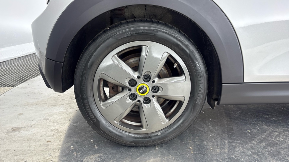 MINI HATCHBACK Image 19