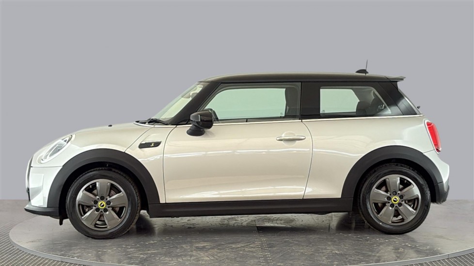 MINI HATCHBACK Image 2