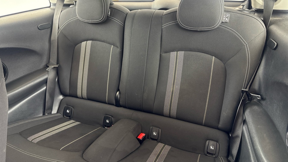 MINI HATCHBACK Image 14