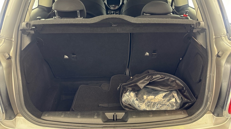 MINI HATCHBACK Image 15