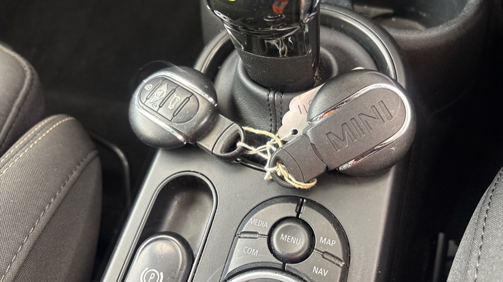 MINI HATCHBACK 2 keys available