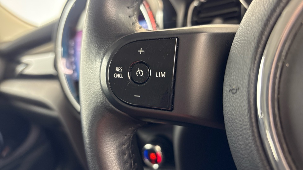 MINI HATCHBACK Cruise control