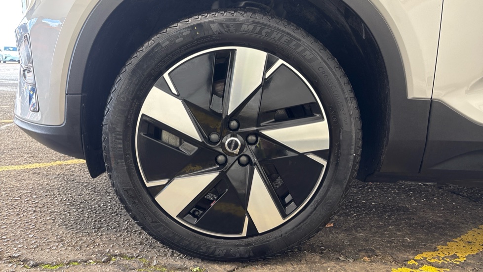 VOLVO XC40 ELECTRIC ESTATE 170kW Recharge Core 69kWh 5dr Auto