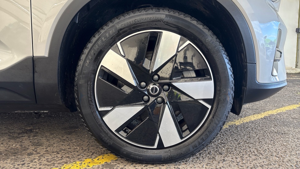 VOLVO XC40 ELECTRIC ESTATE 170kW Recharge Core 69kWh 5dr Auto
