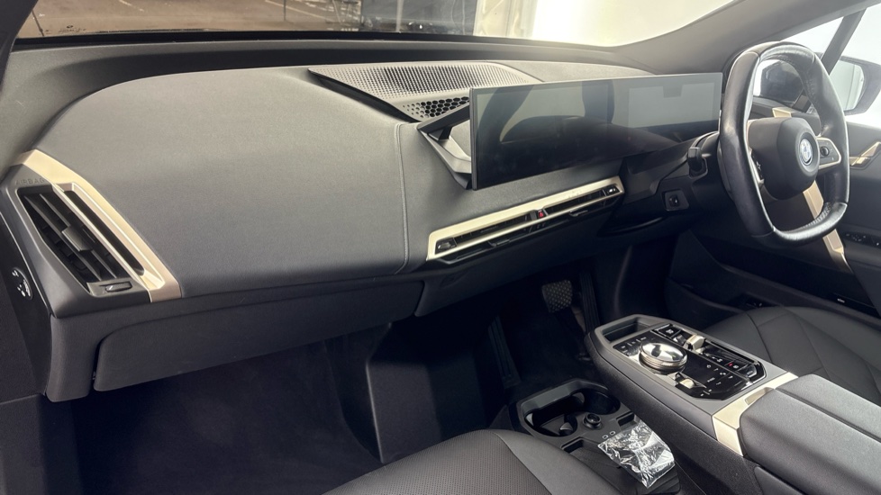 BMW iX Image 10