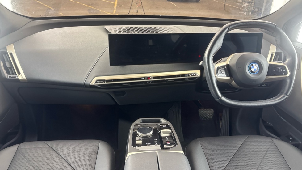 BMW iX Image 11