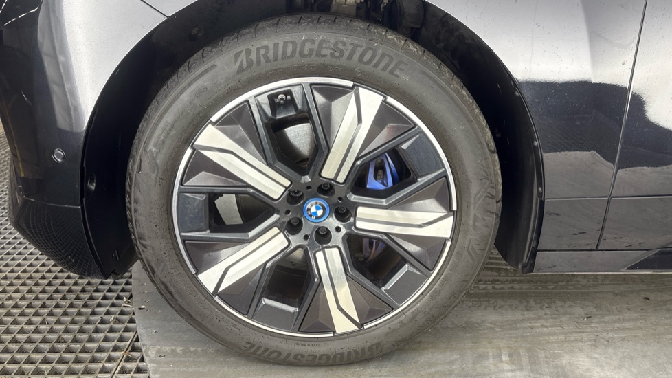BMW iX Image 17