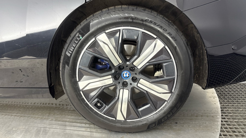 BMW iX Image 18