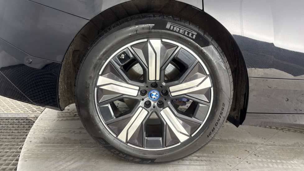 BMW iX Image 19