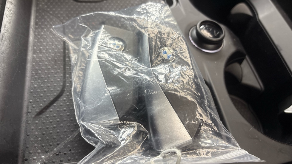 BMW iX two keys