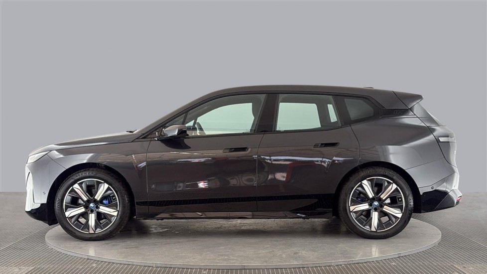 BMW iX Image 2