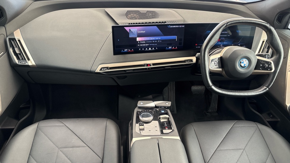 BMW iX Image 11