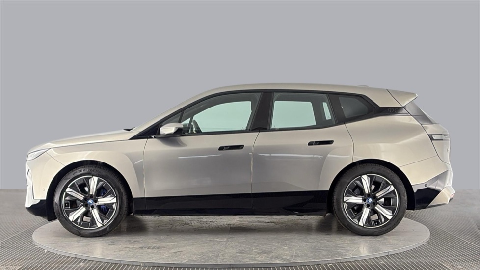 BMW iX Image 2