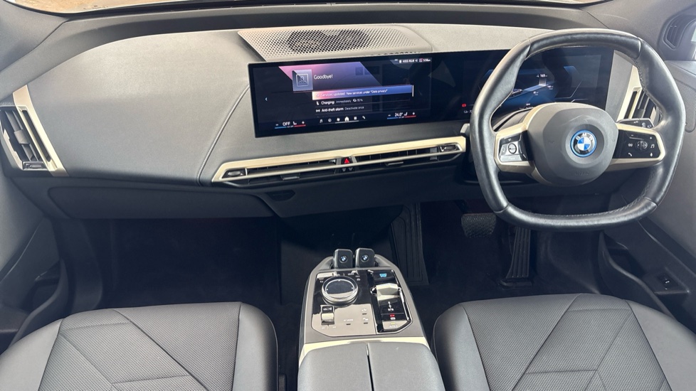 BMW iX Image 11