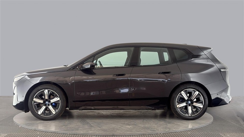 BMW iX Image 2