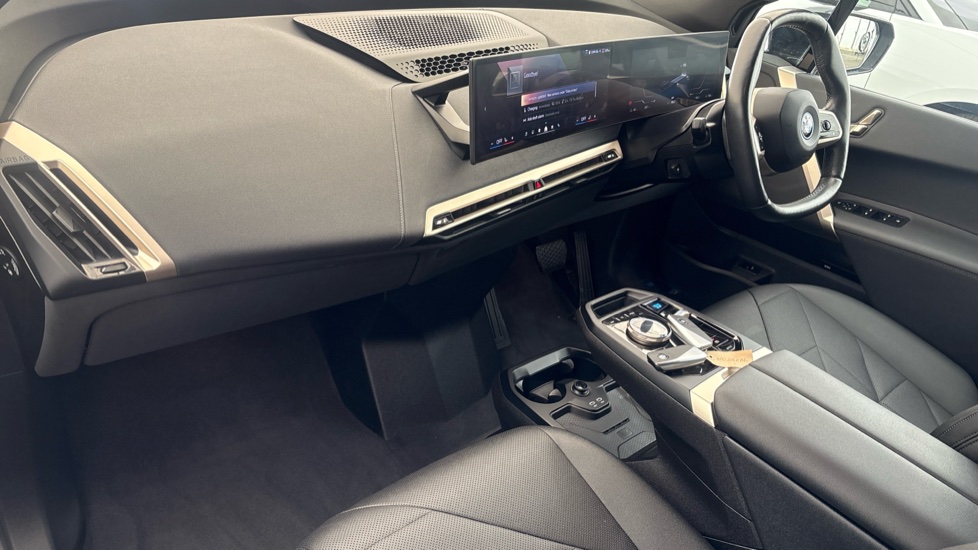 BMW iX Image 10