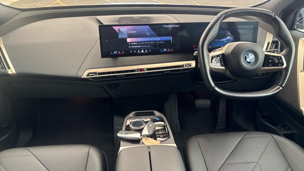 BMW iX Image 11