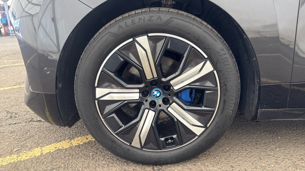BMW iX Image 17