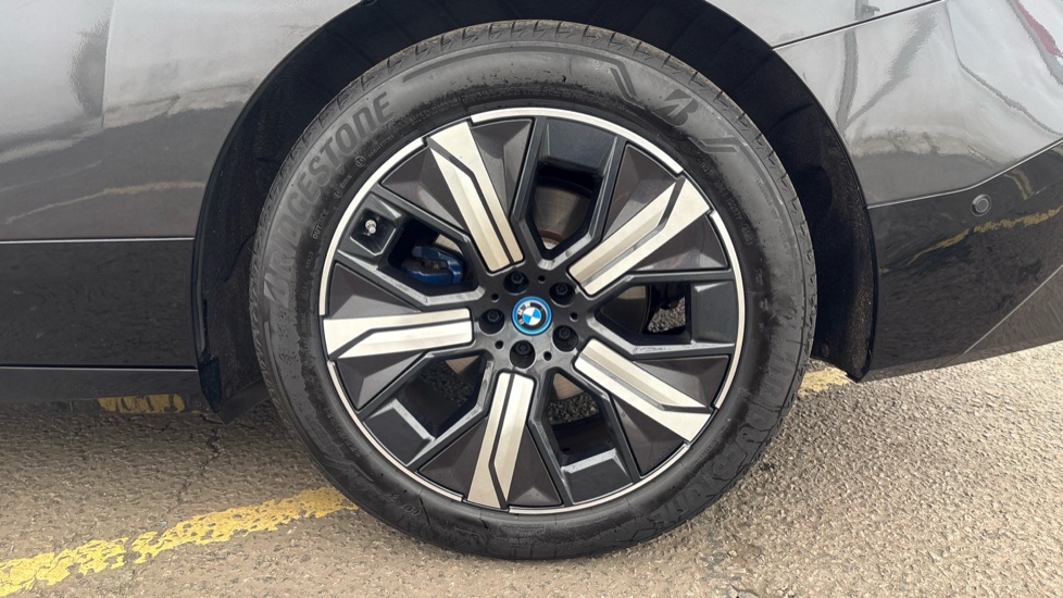 BMW iX Image 18