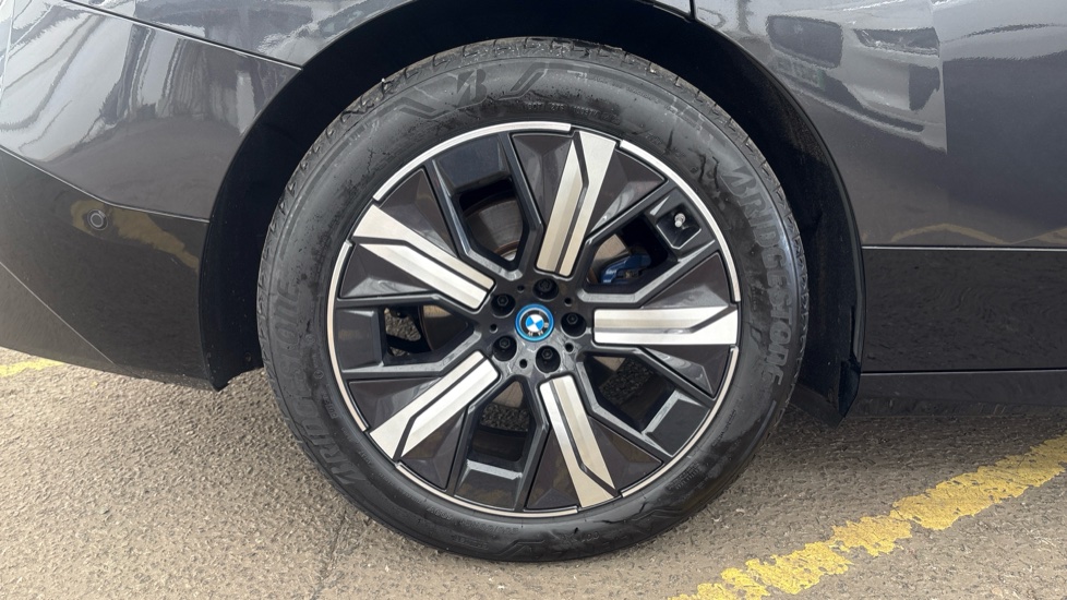 BMW iX Image 19