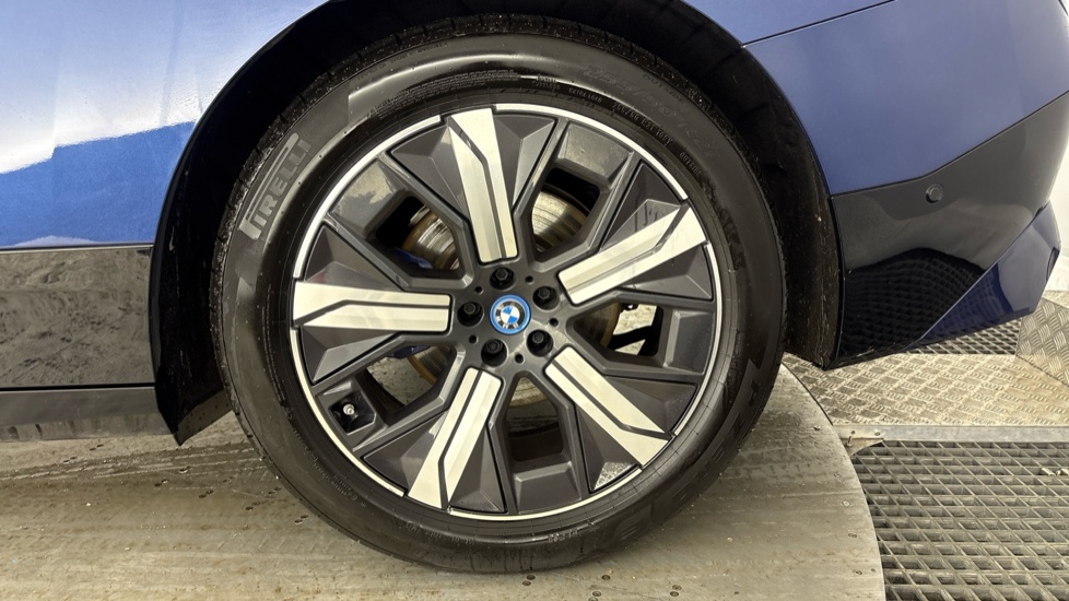 BMW iX ESTATE 240kW xDrive40 M Sport 76.6kWh 5dr Auto