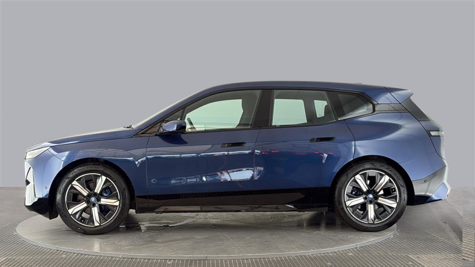 BMW iX Image 2