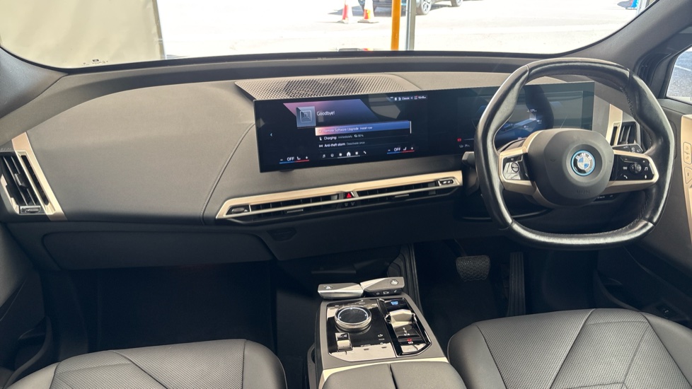 BMW iX Image 11