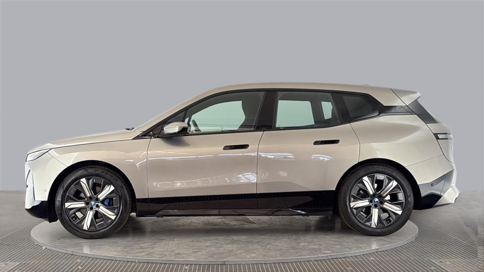 BMW iX Image 2