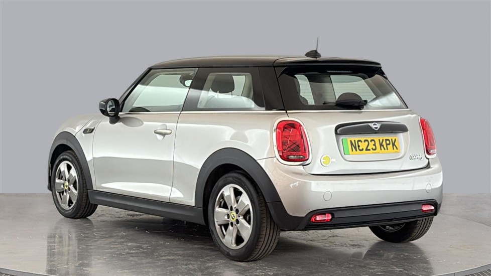 MINI HATCHBACK Image 3