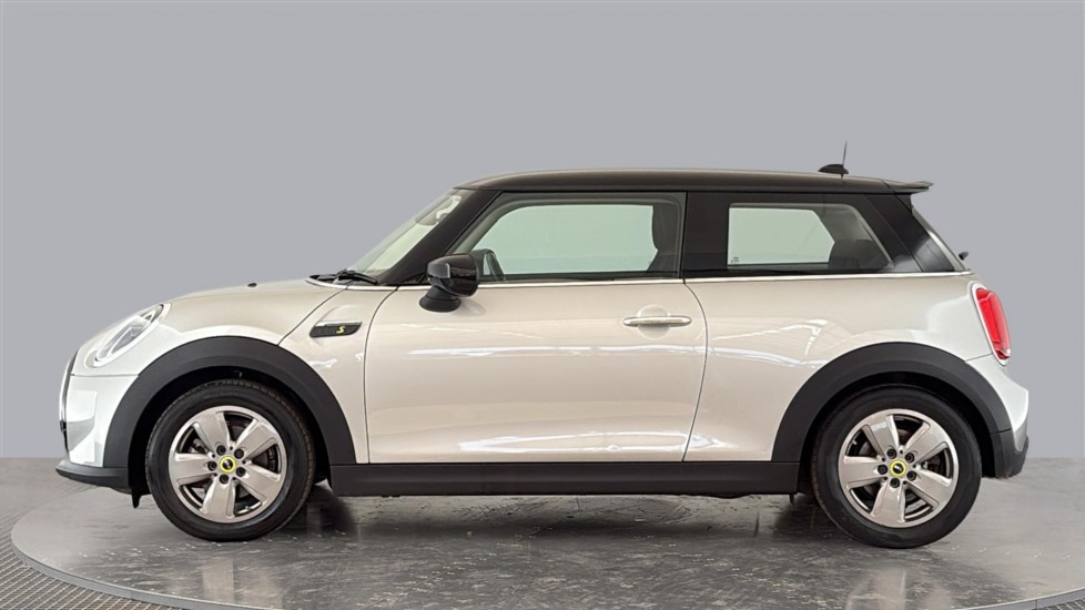 MINI HATCHBACK Image 2