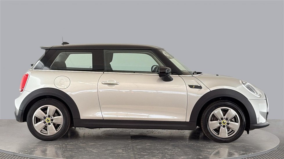 MINI HATCHBACK Image 6