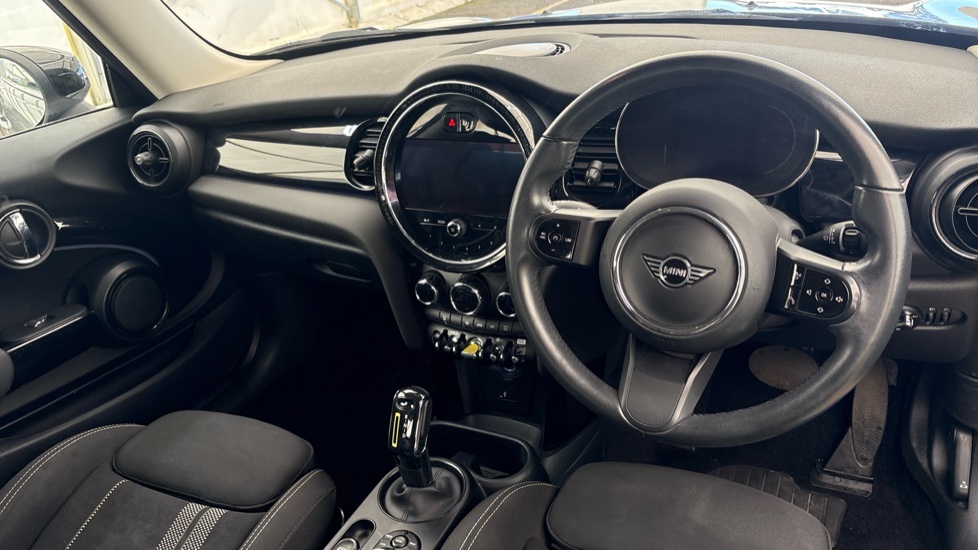 MINI HATCHBACK Image 9