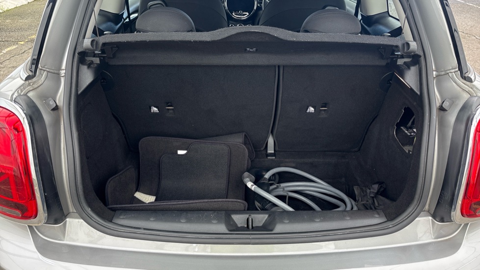 MINI HATCHBACK Image 15