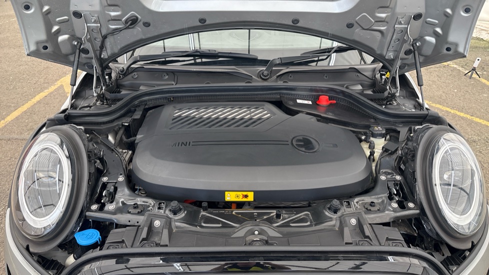 MINI HATCHBACK Image 16