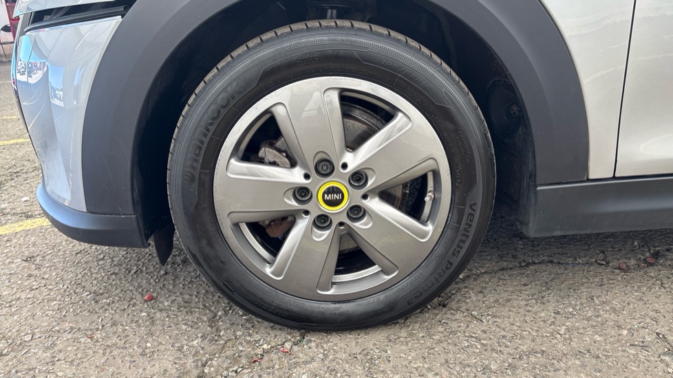MINI HATCHBACK Image 17