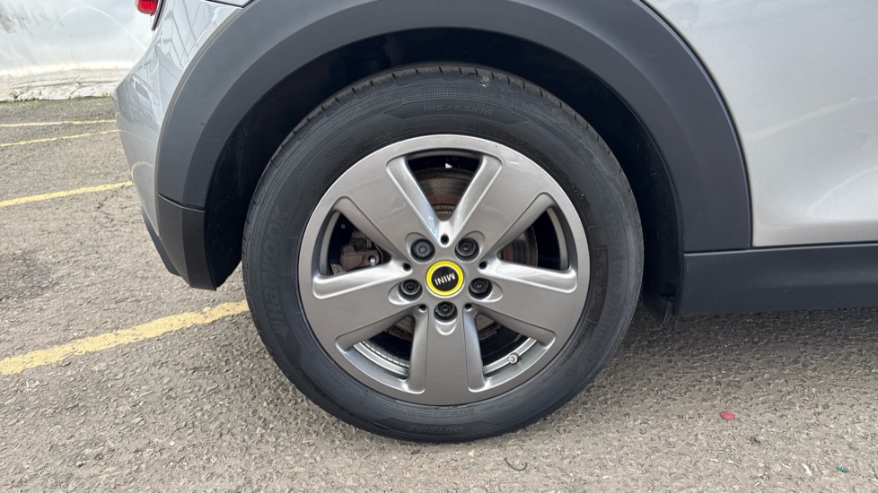 MINI HATCHBACK Image 19