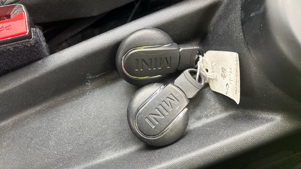 MINI HATCHBACK two keys