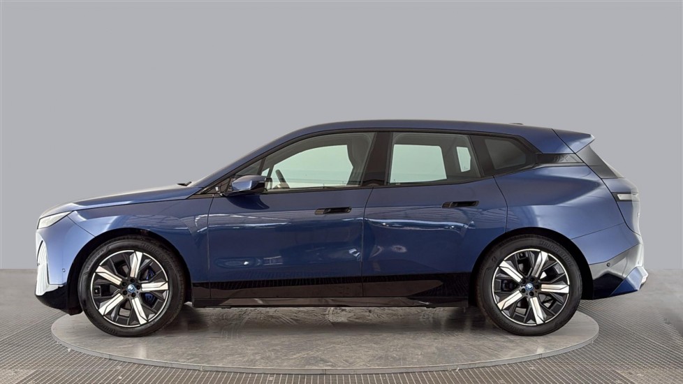 BMW iX Image 2
