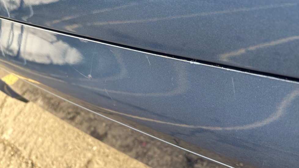 BMW iX Chips and scratches