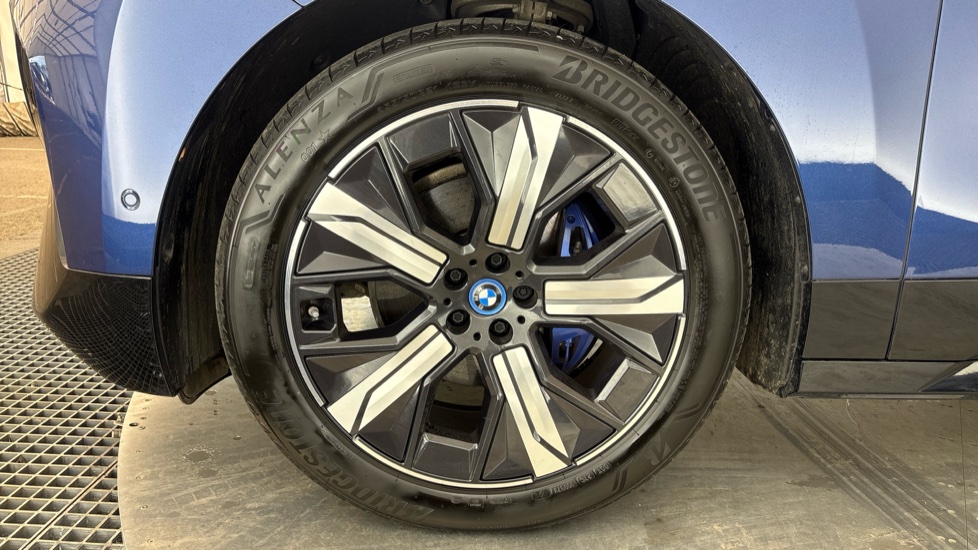 BMW iX Image 17