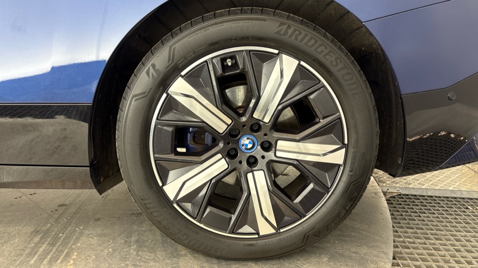 BMW iX Image 18