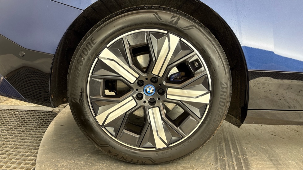 BMW iX Image 19