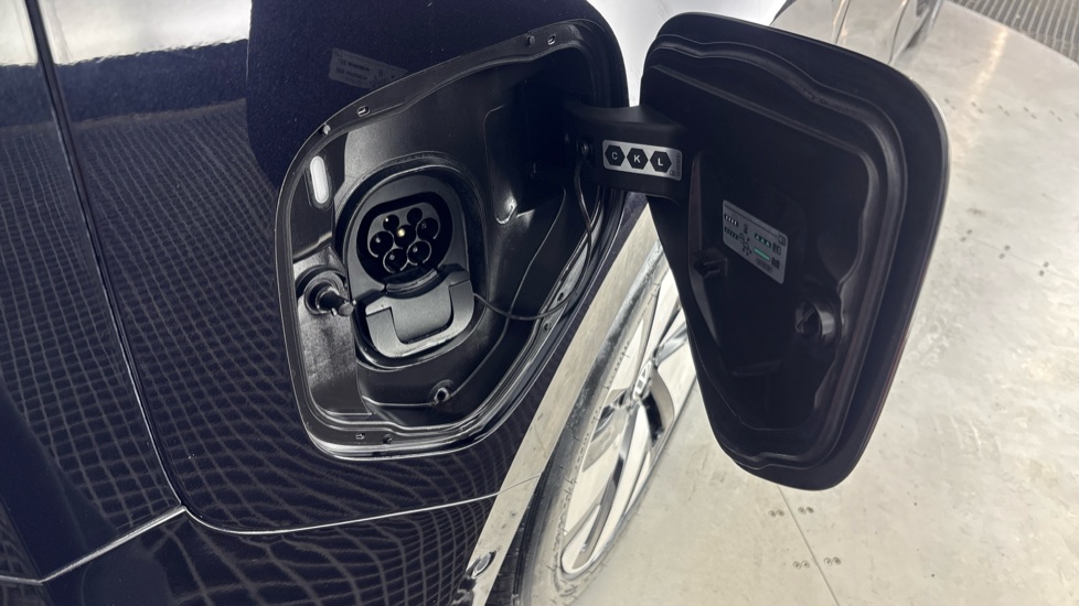 VOLKSWAGEN ID. BUZZ ESTATE 150kW Life Pro 77kWh 5dr Auto