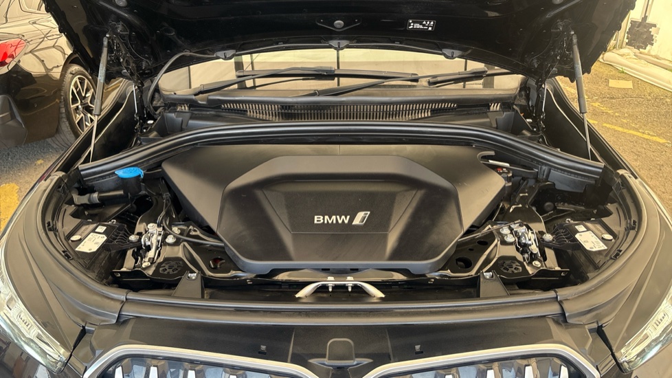 BMW iX1 Image 16